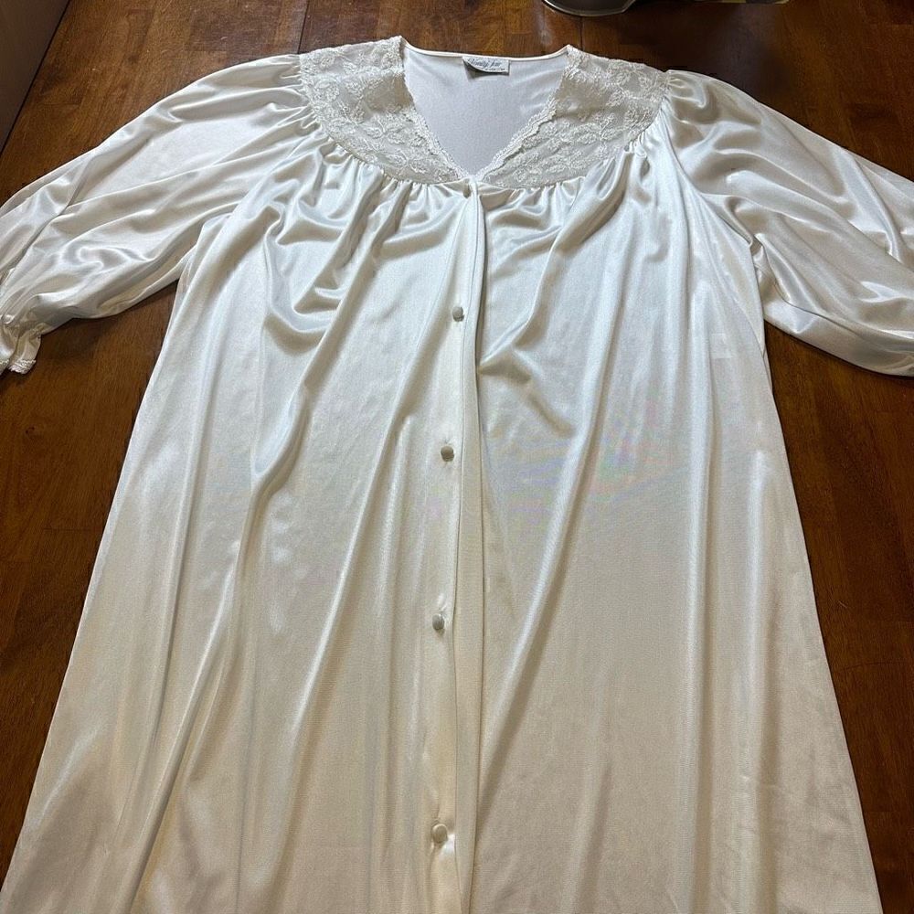 Vintage Vanity Fair Womens White Silky Button Up Nightgown Lace Pockets Size Med